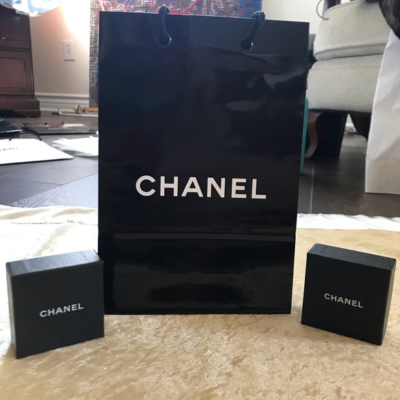 Authentic Chanel shopping bag - Picture 4 of 6